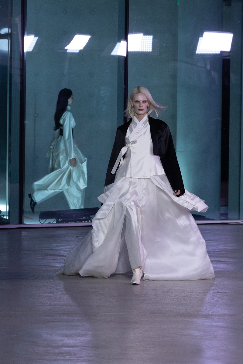 진주실크박물관 6일 개관··· 이진희 한예종 교수 개관 작가로 선정 1206-Image